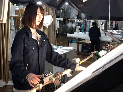 社員インタビュー 生産部織布課検査グループ 伊藤 紗良さん DG株式会社 採用情報 伊藤 紗良さん